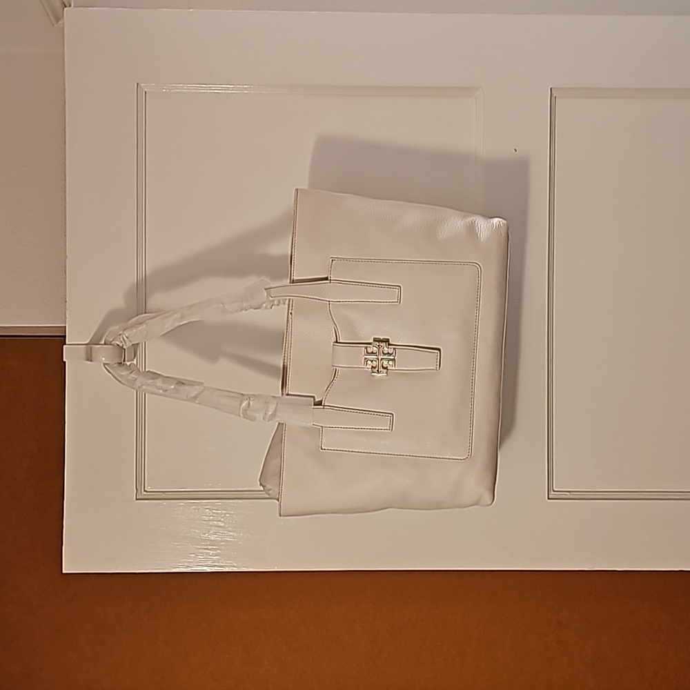 NWT: Tory Burch tote - ivory